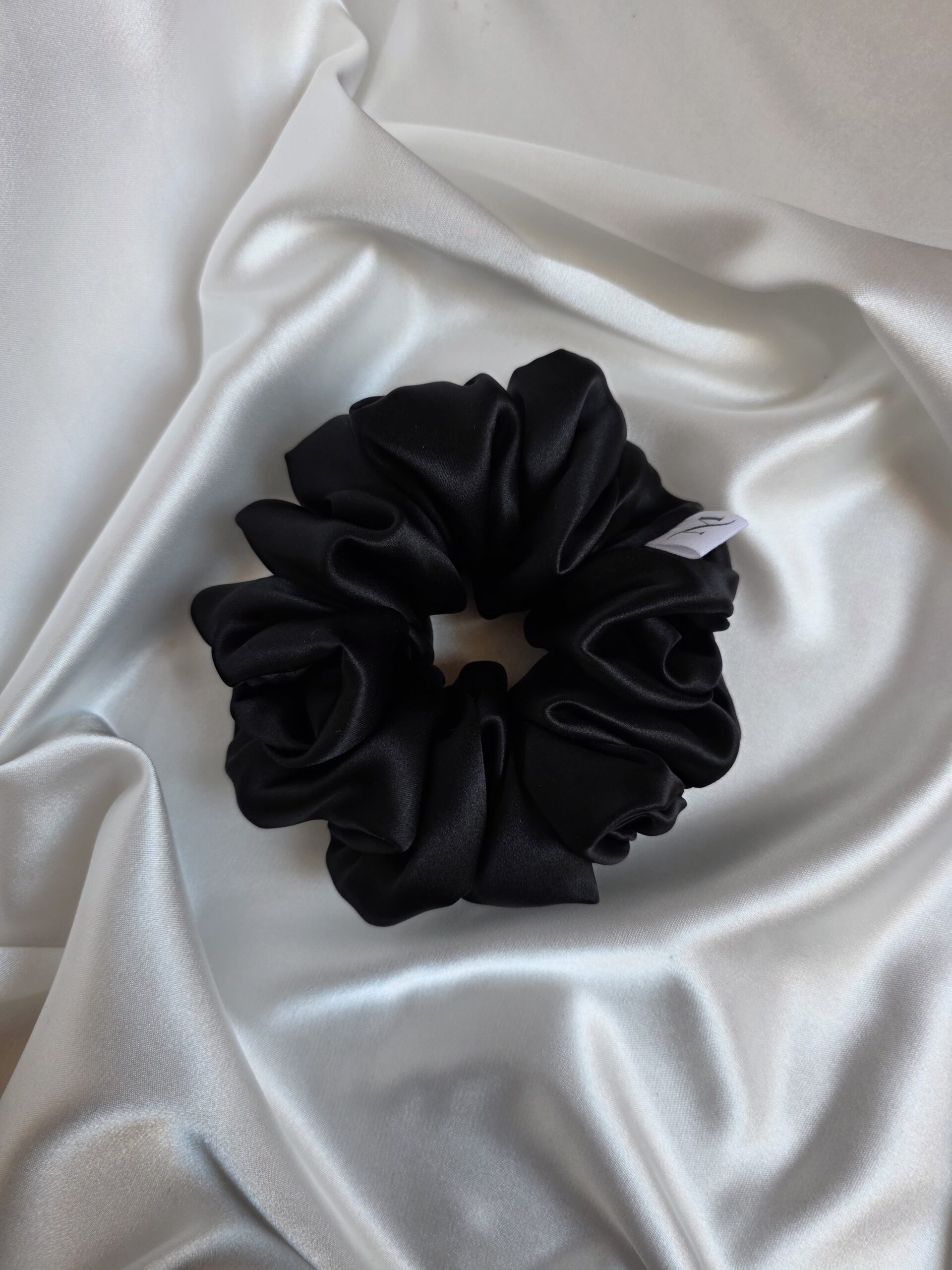 20260227 122528 Jedwabna scrunchie Black M