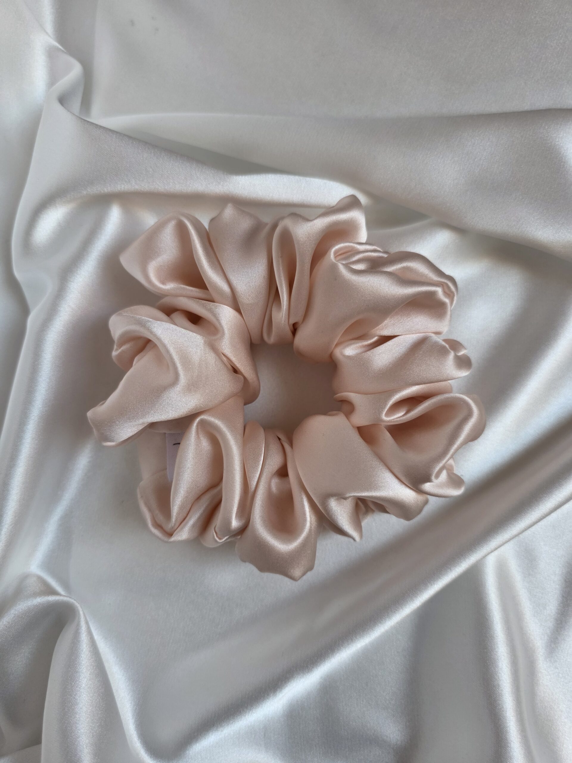 20260227 123025 (1) Jedwabna scrunchie Light Pink M