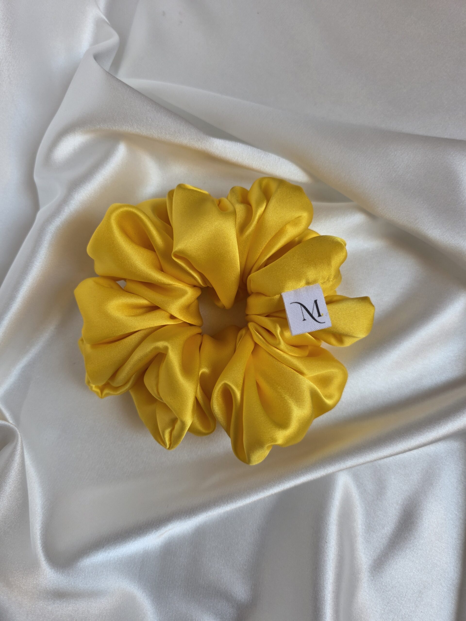 20260227 123340 (1) Jedwabna scrunchie Gold M